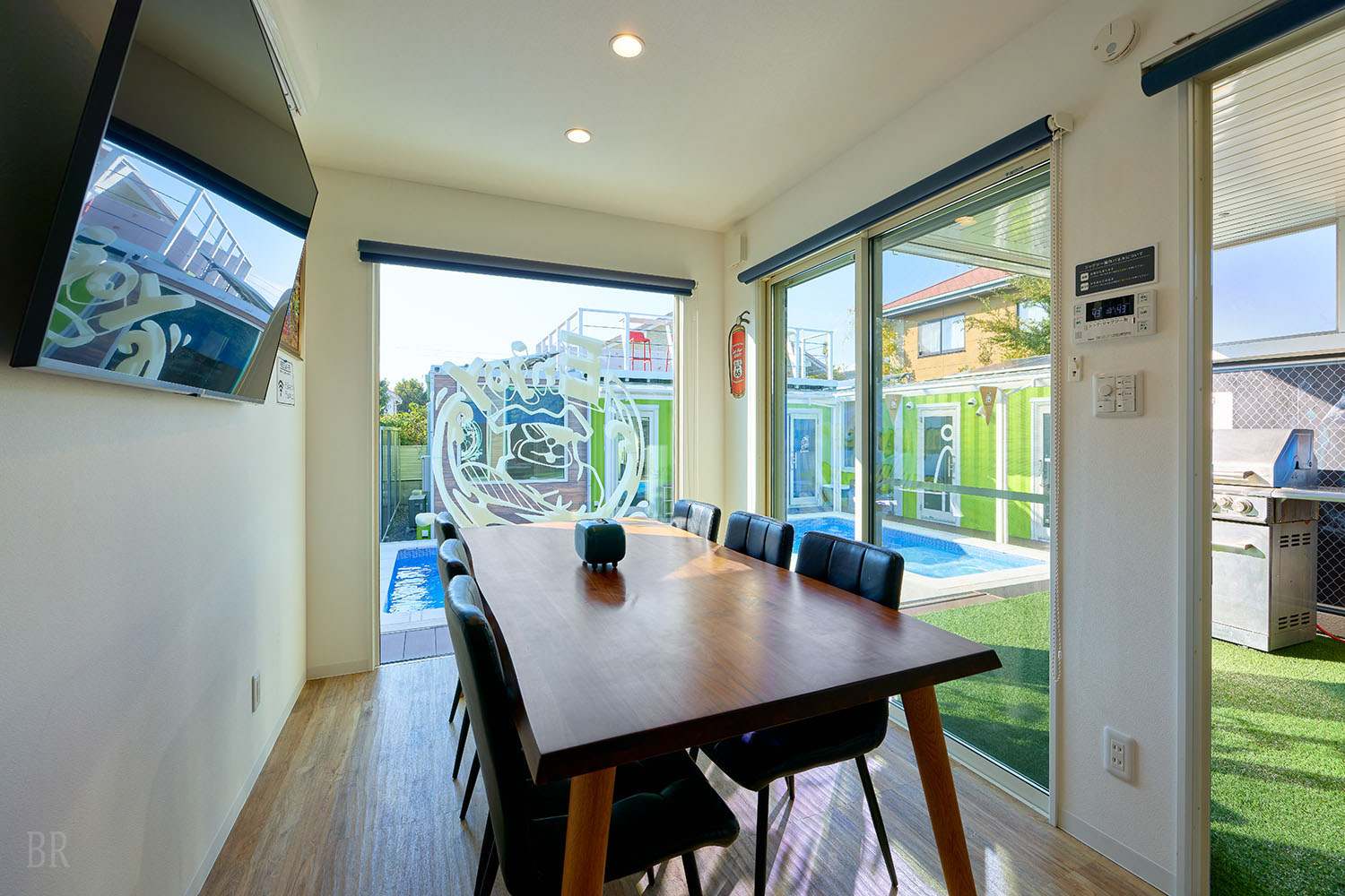 全天候型の専用食事スペース